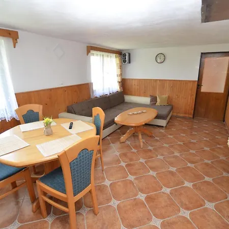 Poolincluced Holiday Home Mojer